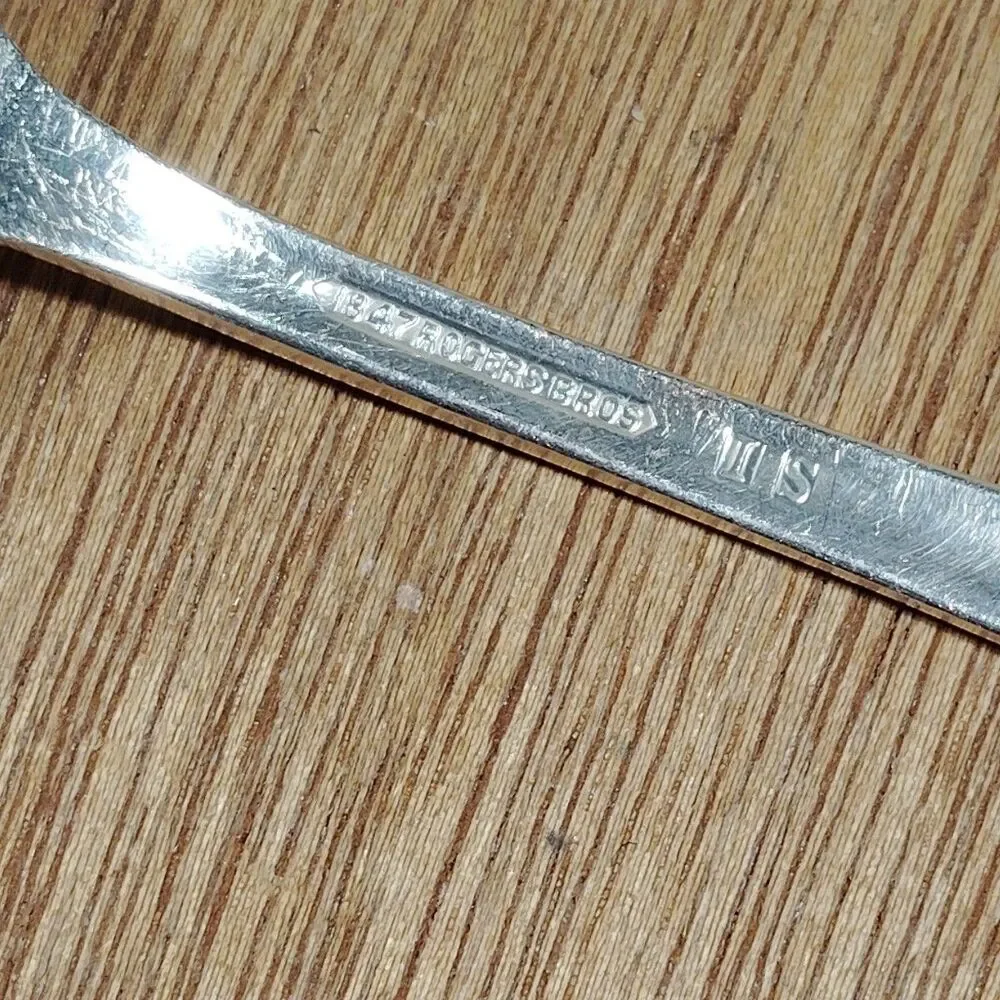 1847 Rogers Bros IS LOVELACE Silverplate Flatware 4 Salad Forks 6-3/4